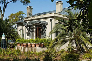 Illustration for article titled Let’s take a tour of the $12.5 million compound Paula Deen is trying to sell